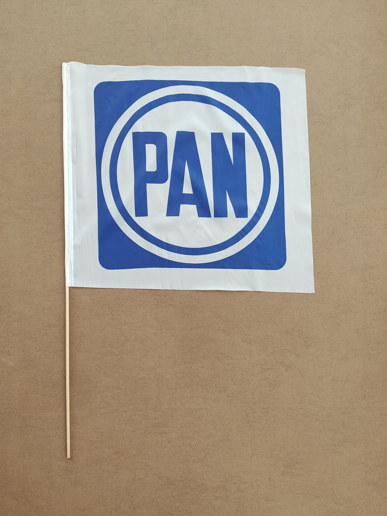 BanderasdelPAN - LOGO RETRO - Mediana 62x72 cm - Imagen 2